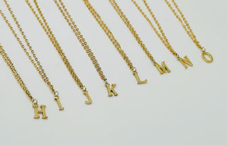 Halskette mit Aqua-Herz und goldenen Buchstaben